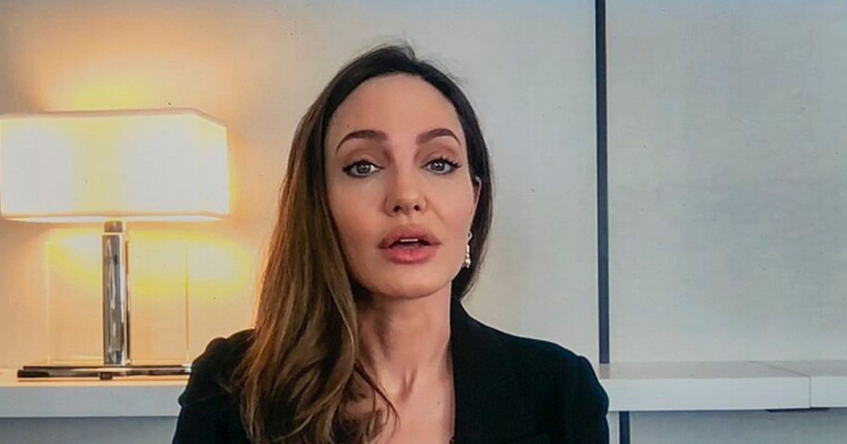 Angelina Jolie’s emotional confession sparks backlash as netizens accuse her of ‘traumatizing her kids’