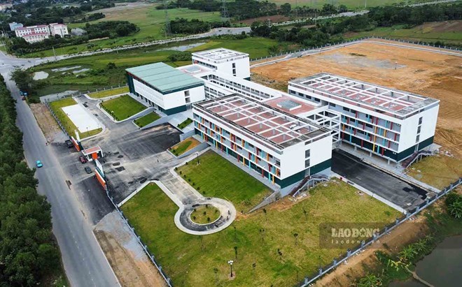 Một nữ giáo viên trường chuyên Tuyên Quang ra đầu thú
