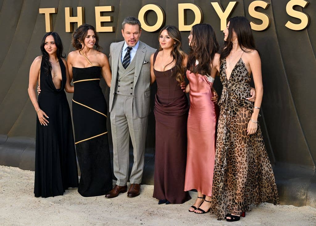 Alexia Barroso, Luciana Barroso, Matt Damon, Gia Damon, Stella Damon and Isabella Damon at Universal Pictures'