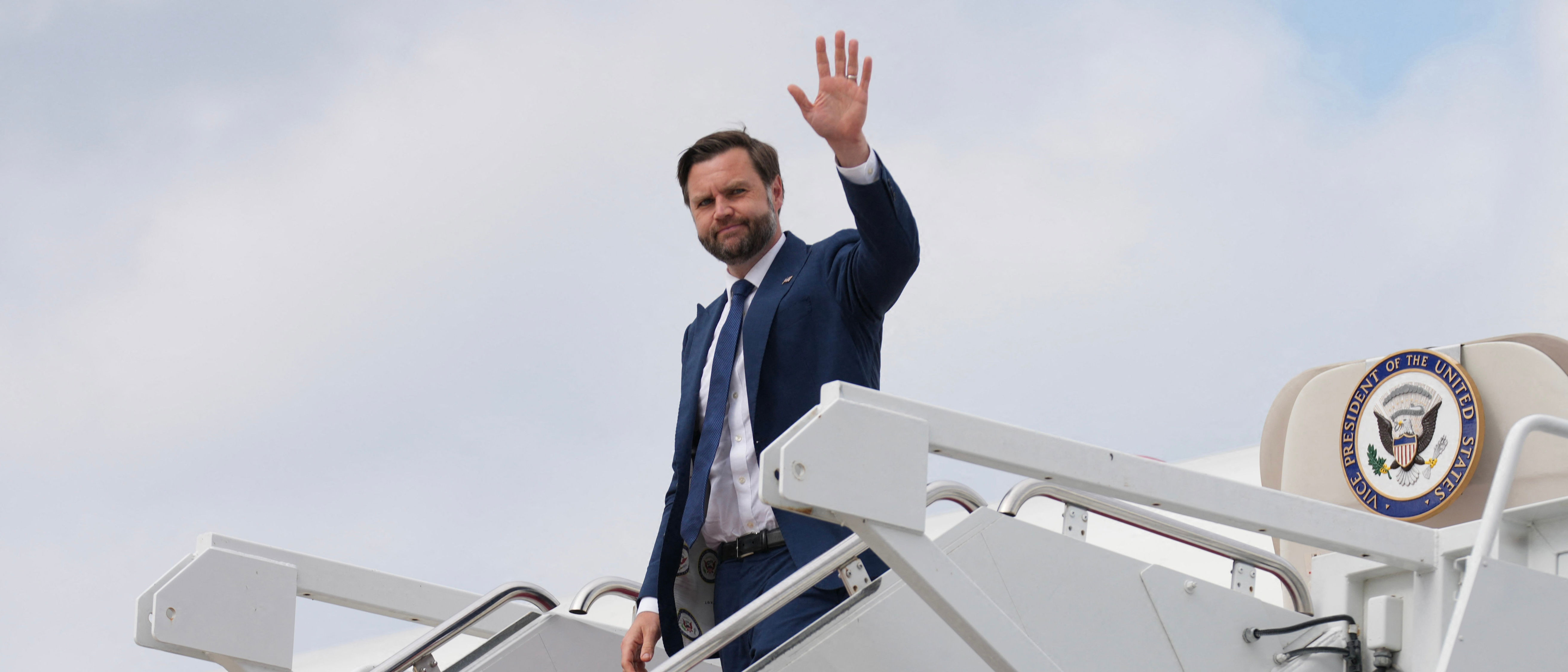 Secret Service agents tasked with protecting JD Vance's family appear ...