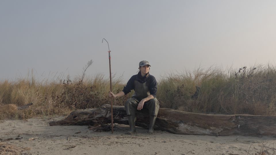 Part of a new generation of fisherwomen, Angela Franceschetti still harvests clams, but blue crabs have gradually become her main source of income. Franceschetti chose to adapt and learn new techniques. For her, being a fisherwoman means responding to what the water provides. - Chiara Negrello