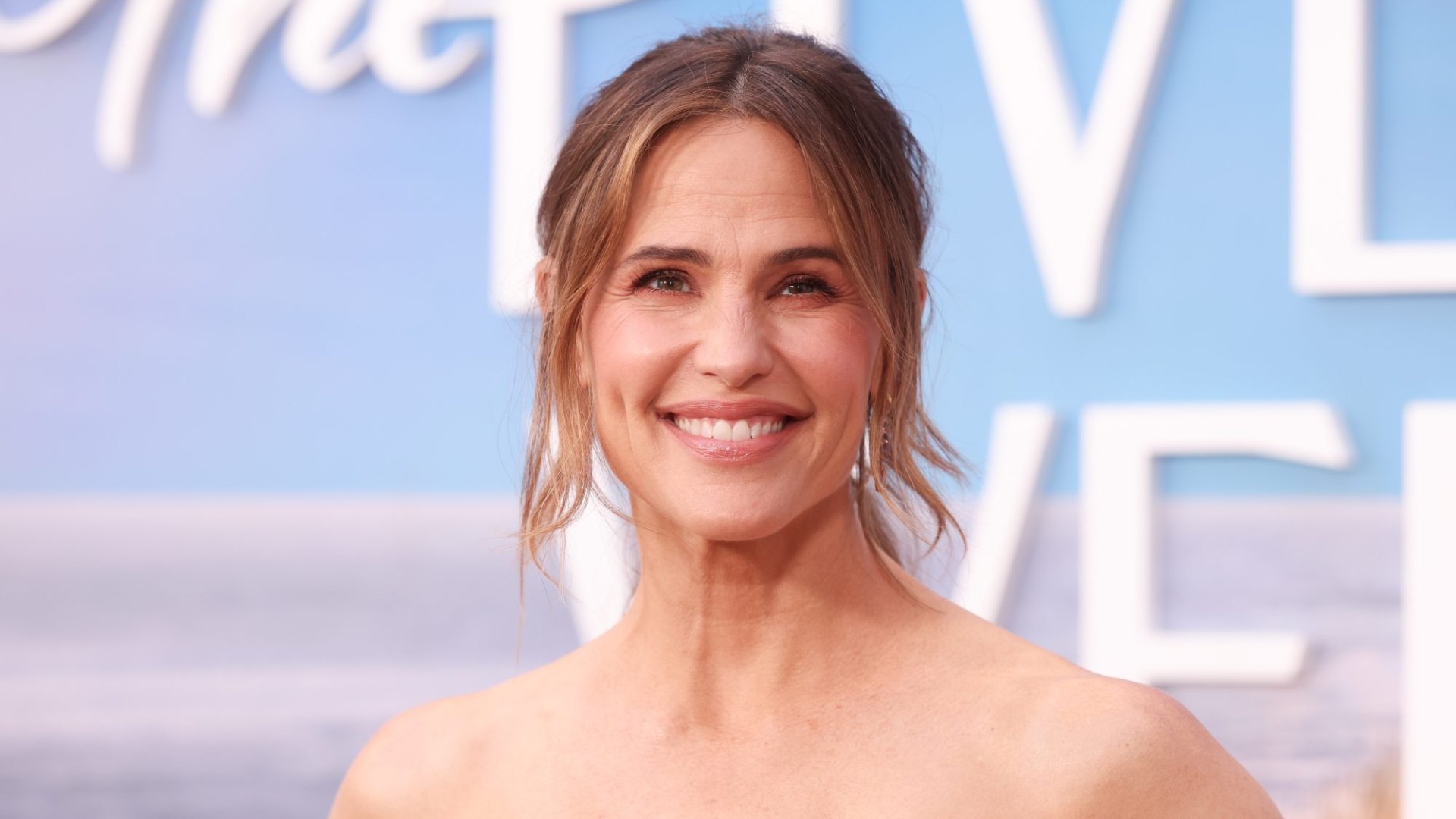 Jennifer Garner's expensive-looking sundress style screams 'Cali rich girl'