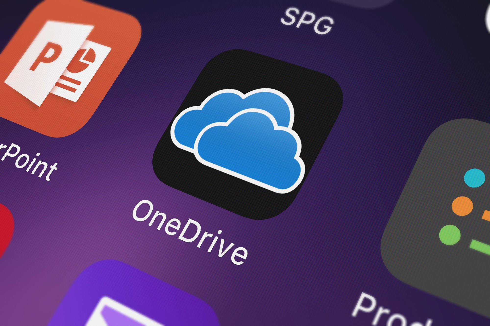 After backlash, Microsoft returns player's 25-year-old account and baby photos