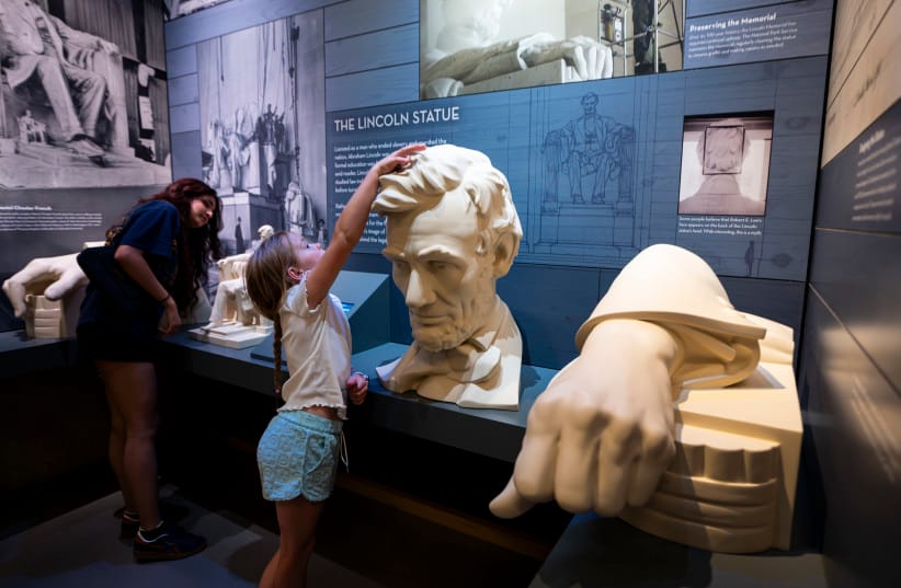 Lincoln Memorial to pull historic documents from public display over