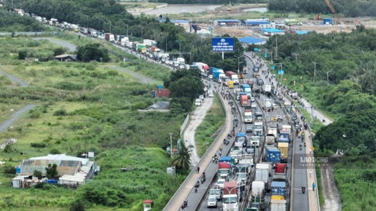 Đường Võ Chí Công sẽ mở rộng lên 12 làn xe. Ảnh: Anh Tú