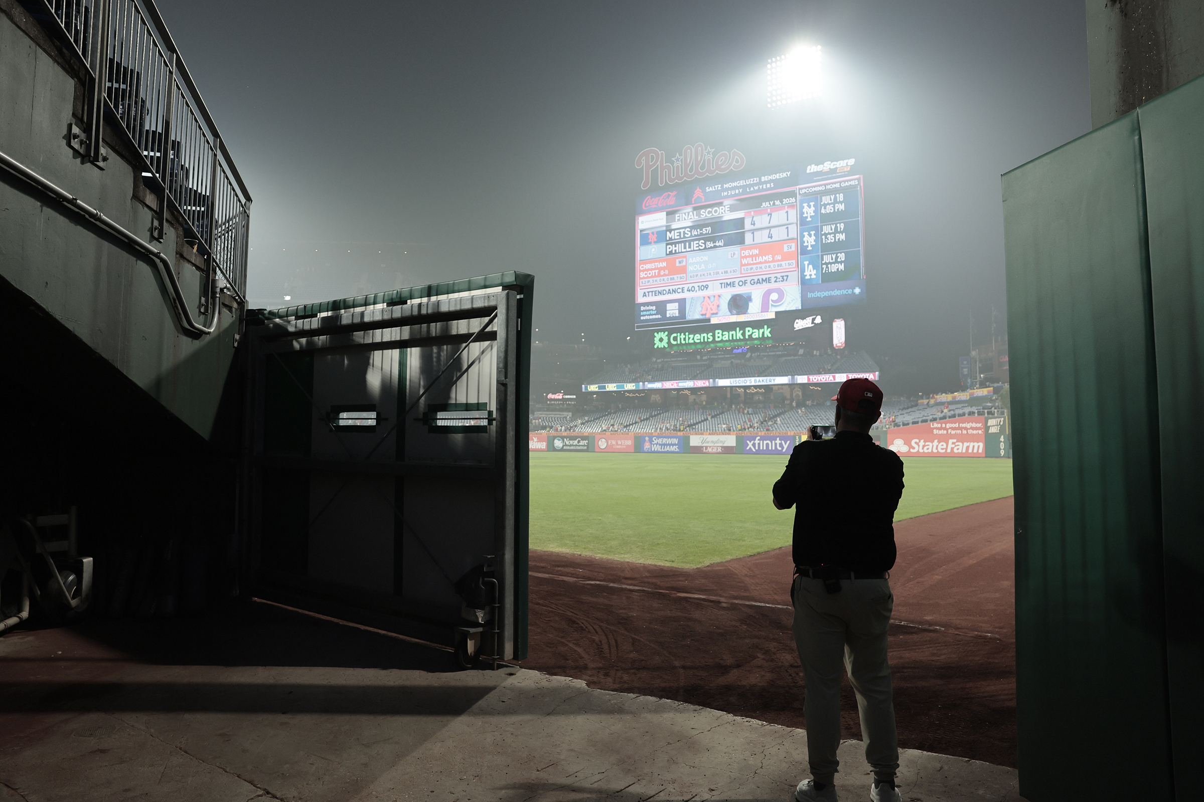 Wildfire smoke in Philly: City reduces air quality alert; closures across the region; latest forecast and timing