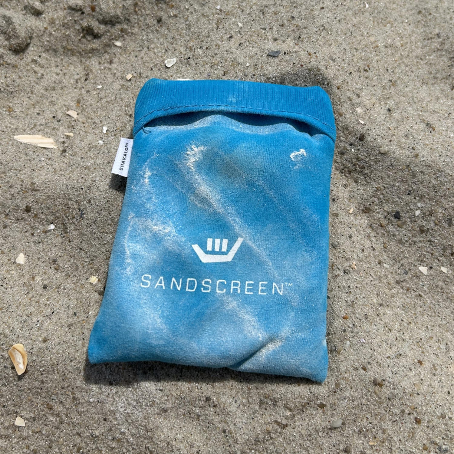 Brush off the sand before you leave the beach — the Shakalo Sandscreen really works. (Courtesy Becca Delman)