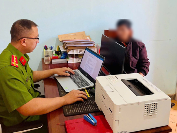 Phối hợp thông tin, công an xử phạt người phụ nữ xúc phạm cá nhân trên mạng