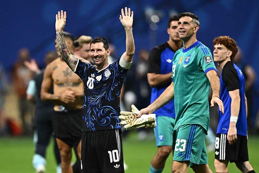 【伝説の一枚・新品】メッシ アルゼンチン代表 W杯決勝仕様 オーセンティック メッシと写る“奇跡の1枚”「写真は本物です」話題沸騰、W杯決勝で再会へ