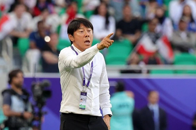 HLV Shin Tae Yong nhận án phạt nặng sau hành vi đánh cầu thủ