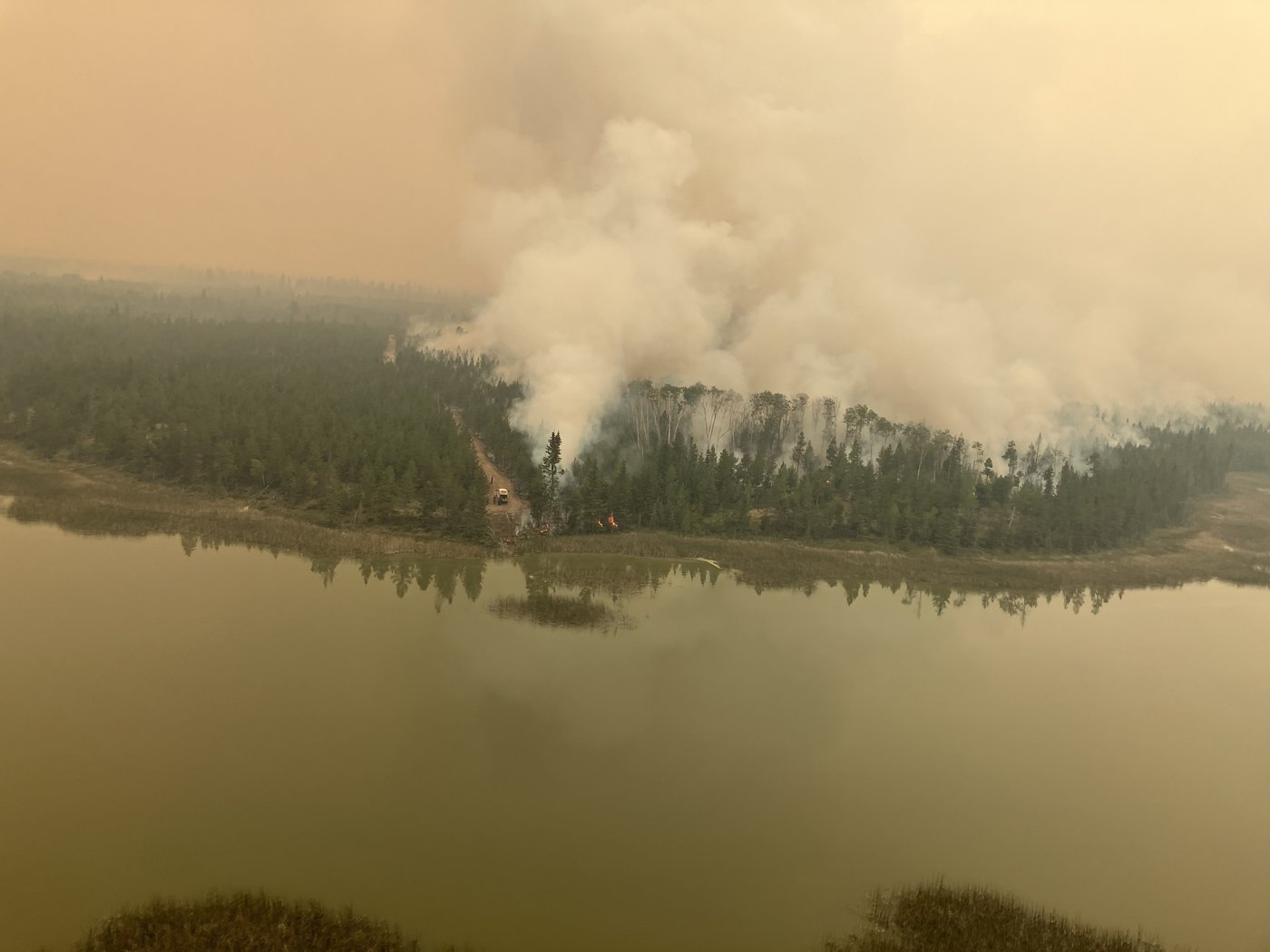 'Like a hurricane': Clinton, BC., residents flee for their lives from