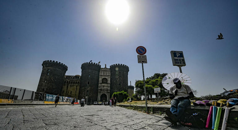 Caldo, il clima infuocato riscrive pure il vocabolario: coniato il termine per le temperature sopra i 40 gradi, ecco quale è
