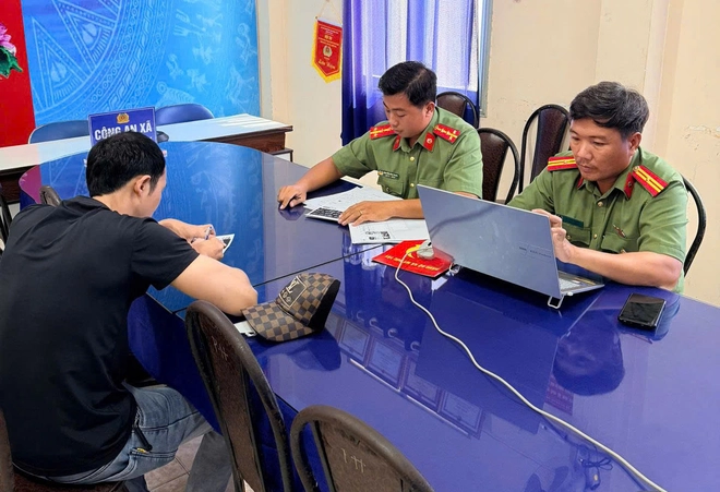 Chia sẻ tin sai sự thật, xuyên tạc trên mạng, người đàn ông bị phạt 12,5 triệu đồng