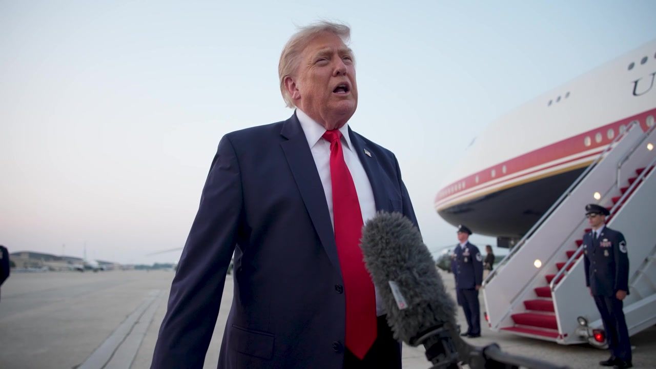 Trump dubbed a 'stupid buffoon' as he warns Americans 'can't fight ...