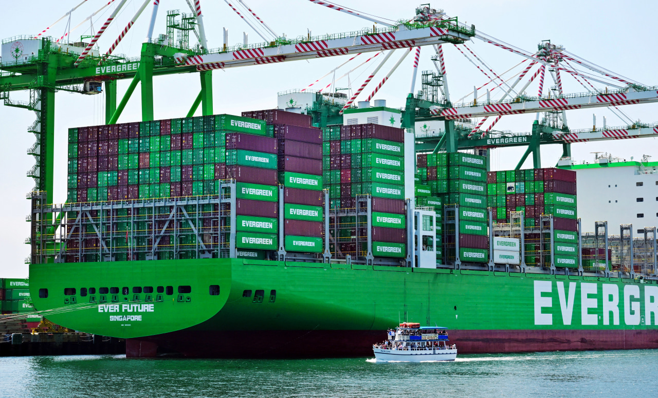 Global goods trade rose again in May, but new tariffs loom