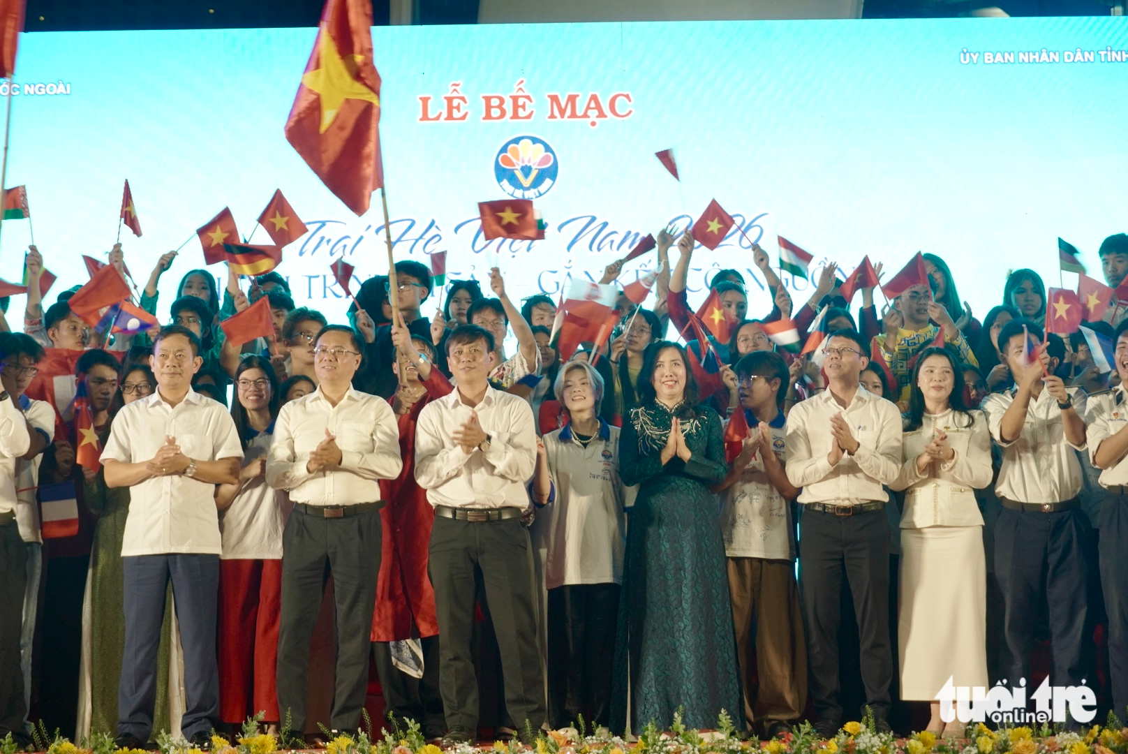Hơn 100 kiều bào trẻ hô vang 'Việt Nam, Hồ Chí Minh' trong lễ bế mạc Trại hè Việt Nam
