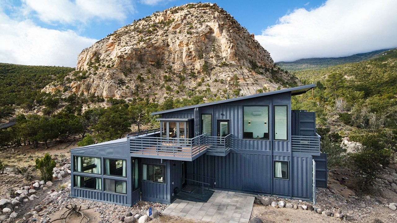 A six container home that looks impossible