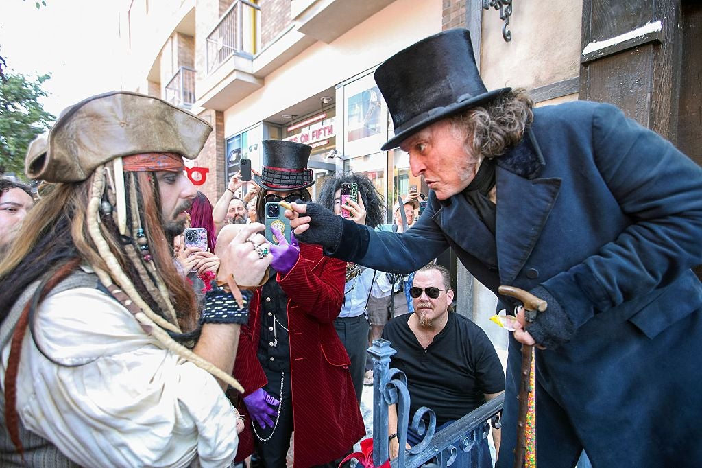 Depp saluda a sus fans más acérrimos en la Comic-Con de San Diego (Getty Images)