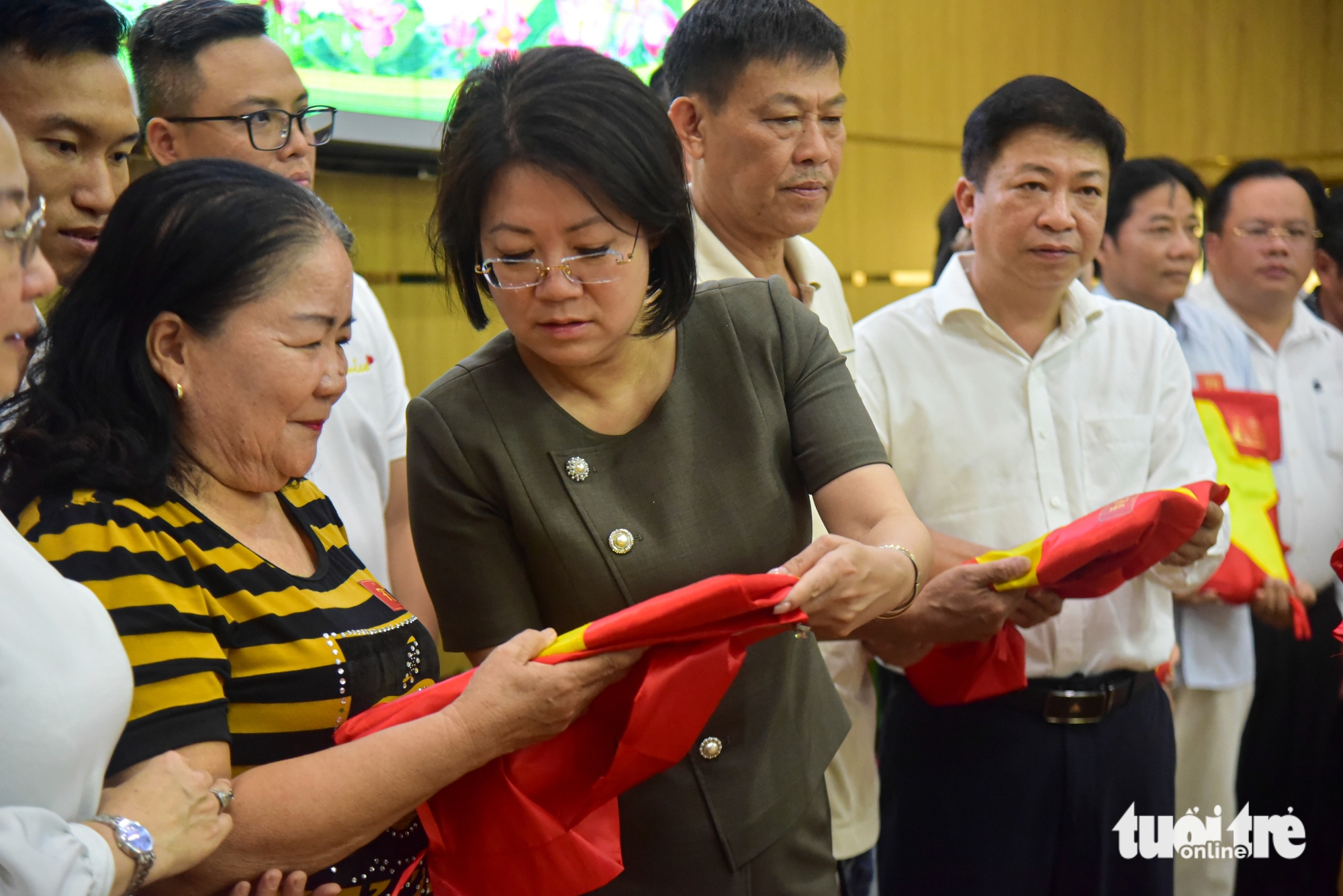 Sau hàng chục năm, thân nhân liệt sĩ ở TP.HCM lần đầu được nhìn rõ gương mặt người thân