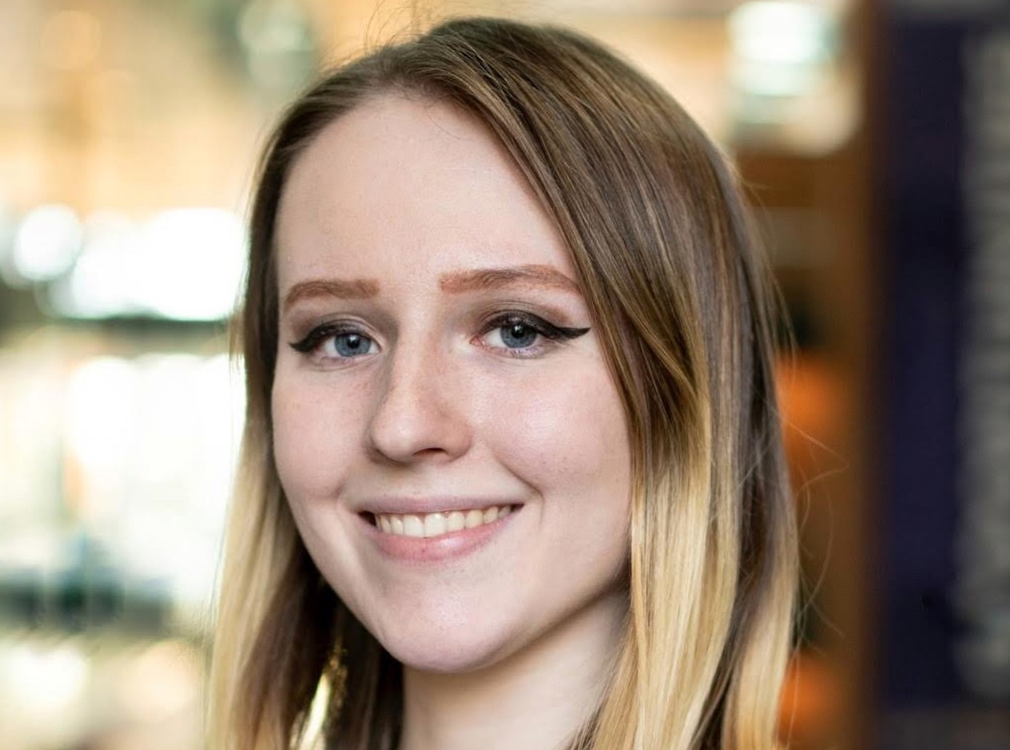 At age 26, she helps people run their businesses with an 'incredibly rewarding' side hustle that brings in $2,800 a month