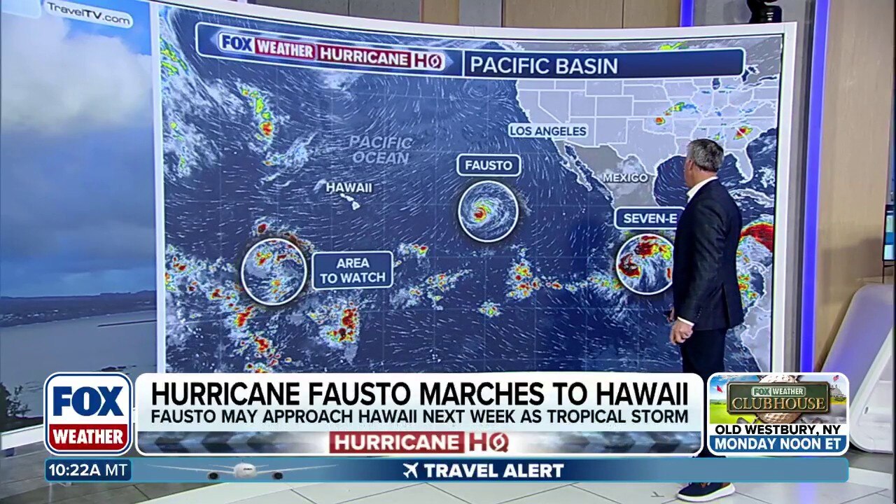 Hurricane Fausto charges toward Hawaii in the East Pacific