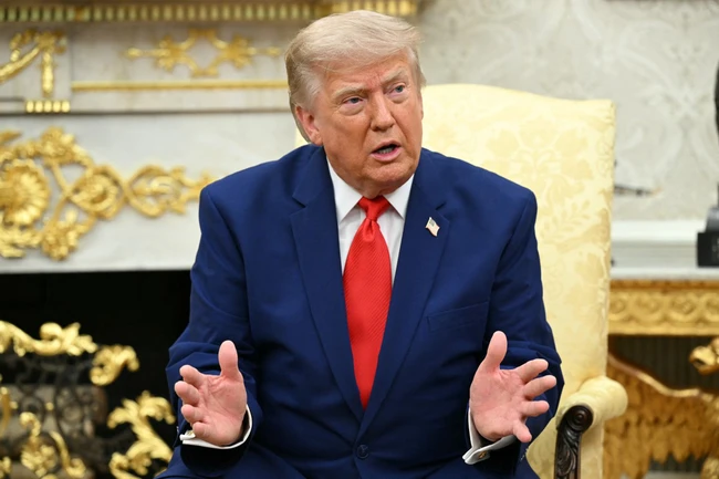 Ông Trump cảnh báo Nga và Trung Quốc không bán vũ khí cho Iran