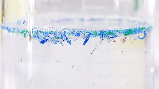 New Living Plastic Self-Destructs in 6 Days, No Microplastics Left