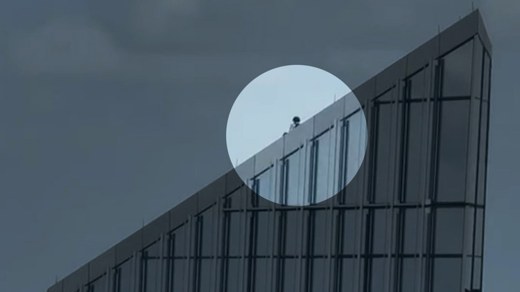 Video shows people atop downtown Houston high-rise with no safety gear