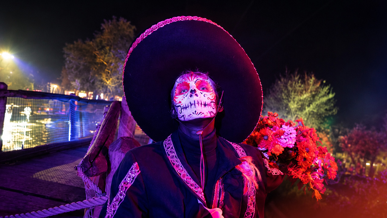 Walkthrough van Toverland's schrikzone Fiesta de los Muertos