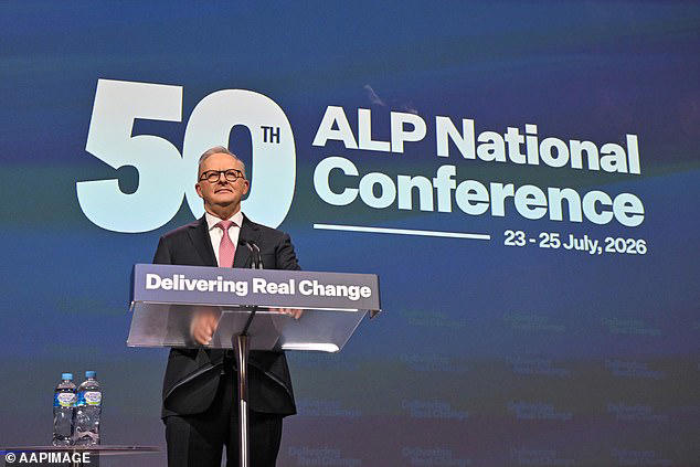 Labor MP erupts after party blocks his pro-Palestine debate - and ...