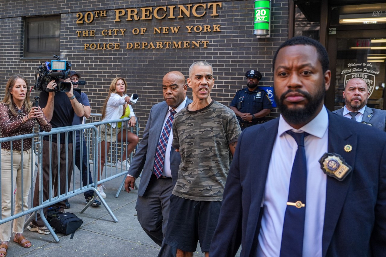 Suspect in Manhattan stabbings faces hate-crime charges