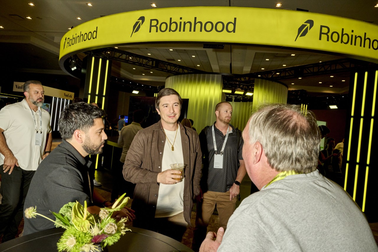 Prediction-markets race heats up as Robinhood and Crypto.com hold talks