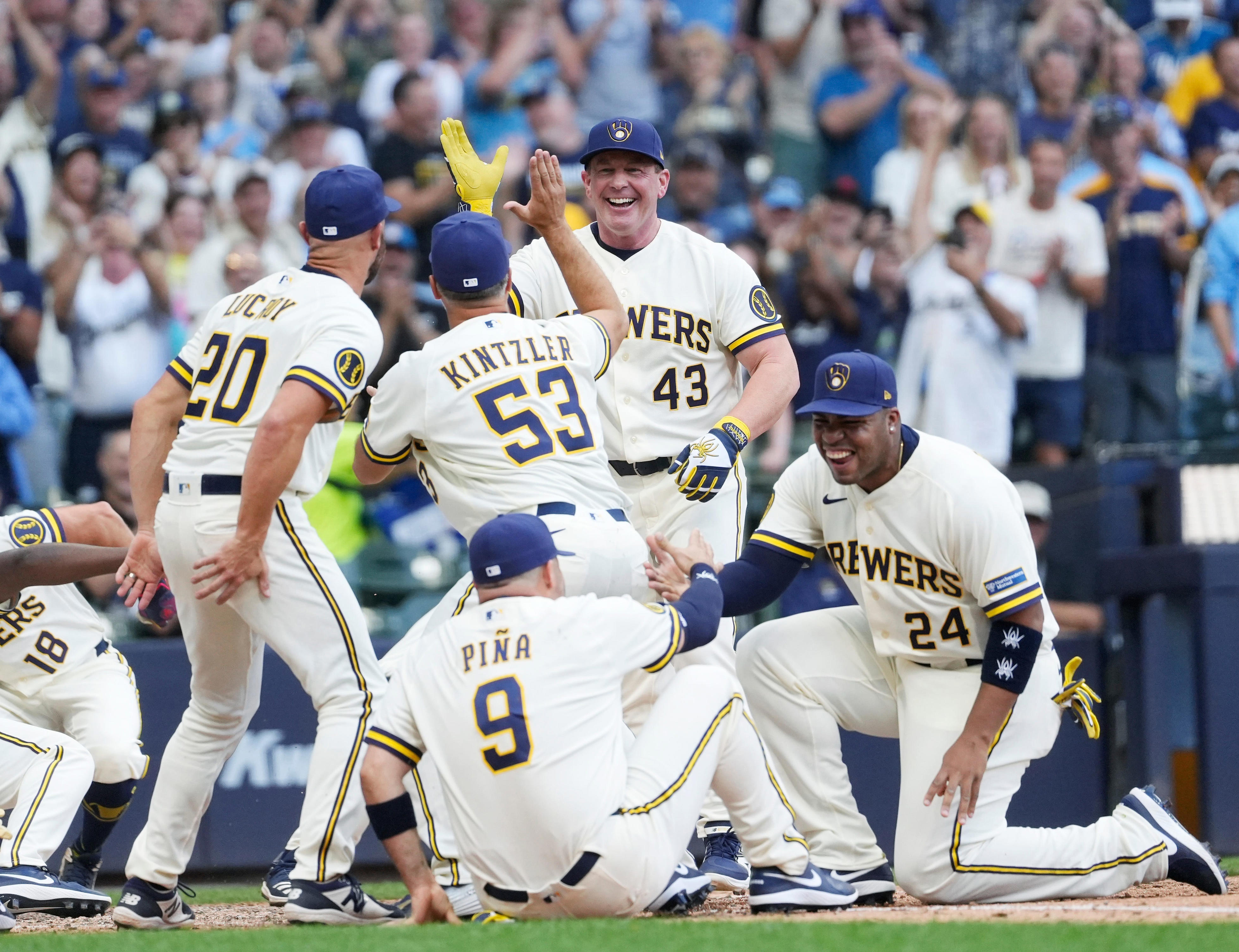 As expected, the MVP of the Brewers alumni game was... Randy Wolf?