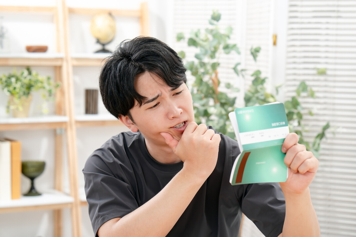 【NISA】「老後のためのはずが…」2人に1人が感じる“NISA貧乏”の実態 - 「旅行も外食も我慢」「今が老後のような生活」