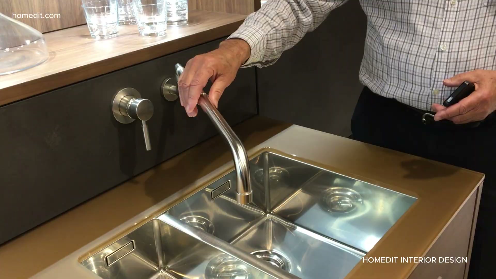 Smart kitchen technology ideas that transform small spaces - Homedit ...