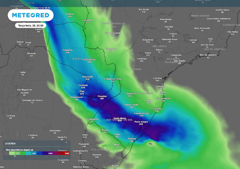 Previsão de Rios Atmosféricos na terça-feira durante a madrugada mostra um intenso transporte de umidade da Floresta Amazônica em direção ao Rio Grande do Sul, impulsionando chuvas.