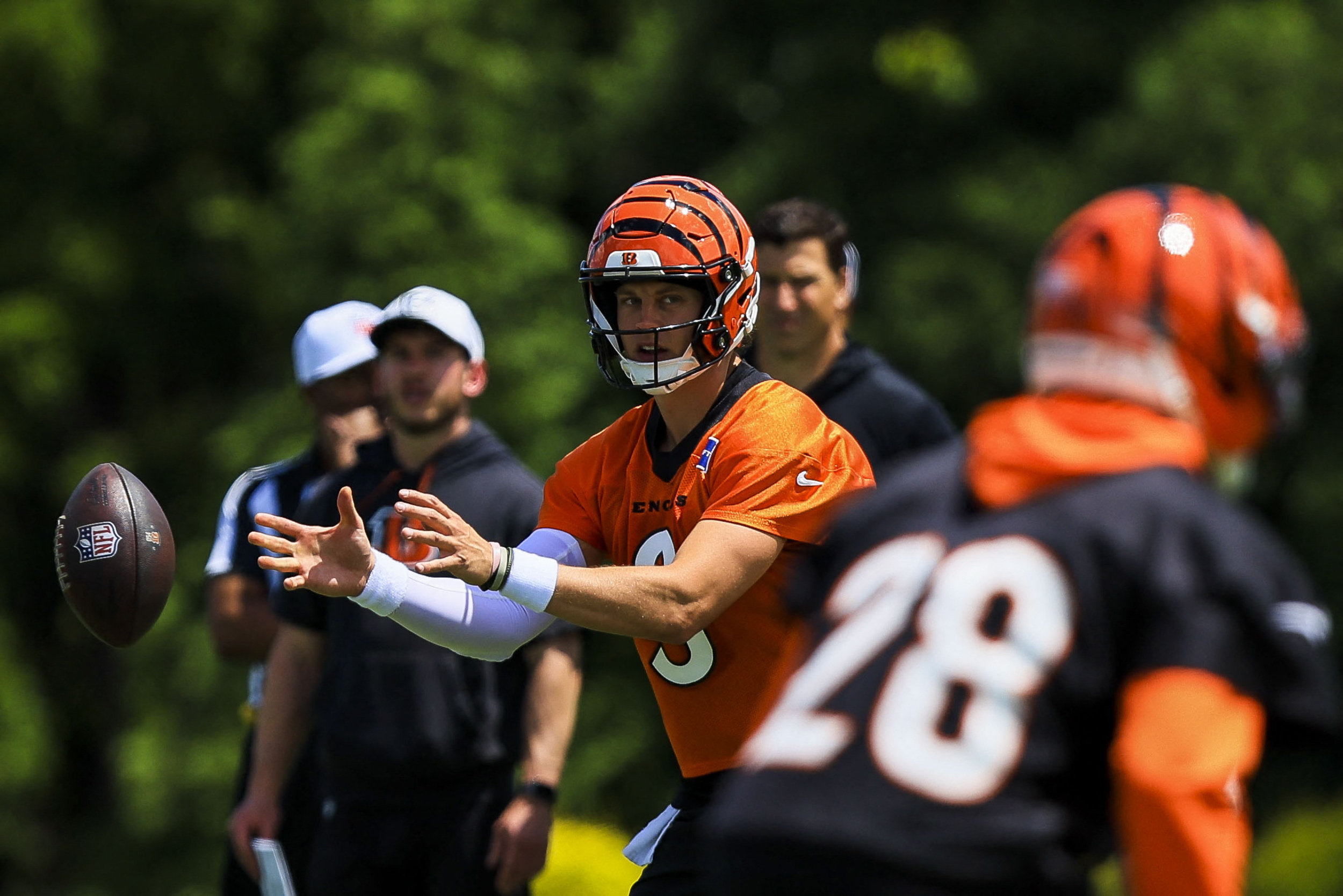 NFL insider drops shocking bombshell about Joe Burrow, Brock Purdy