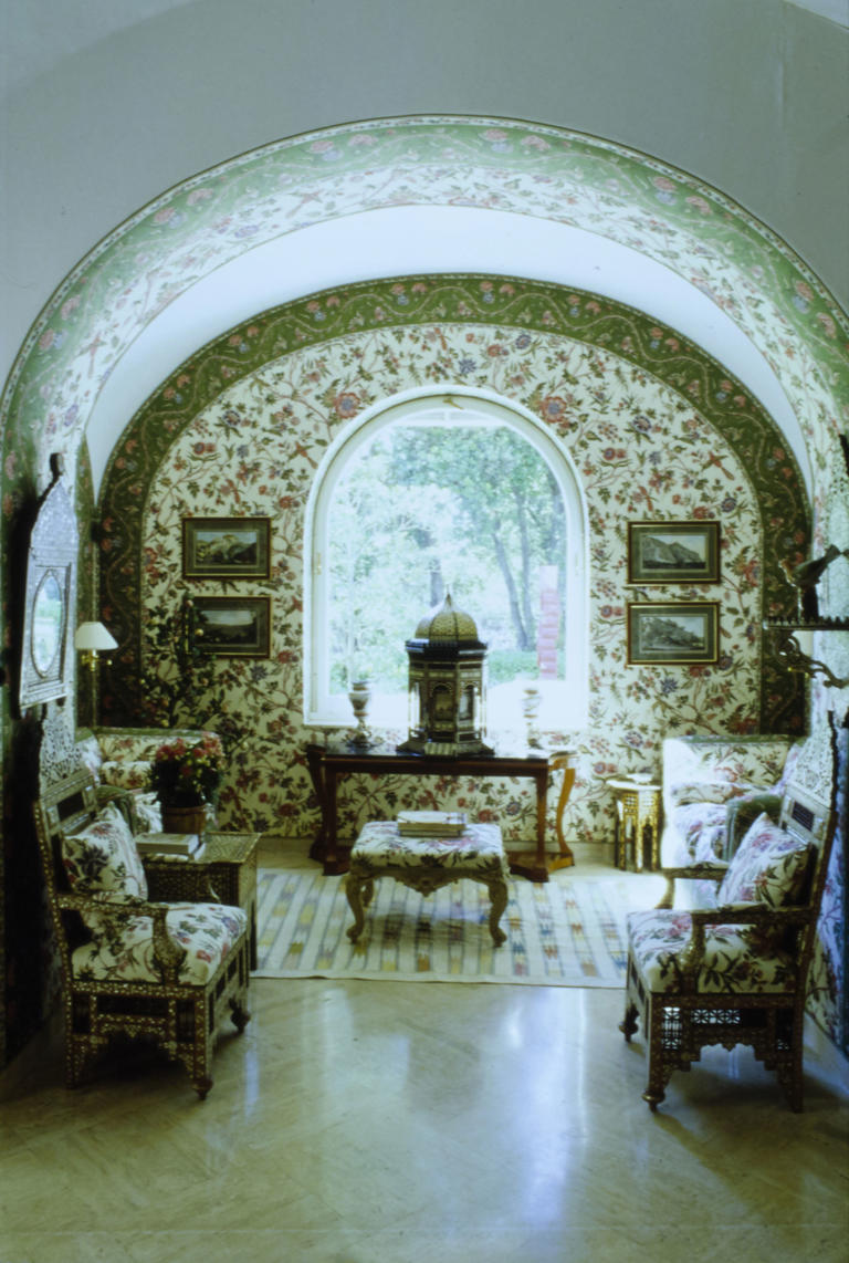Valentino transformed a tiny nook at his Capri villa into a fantasy ...