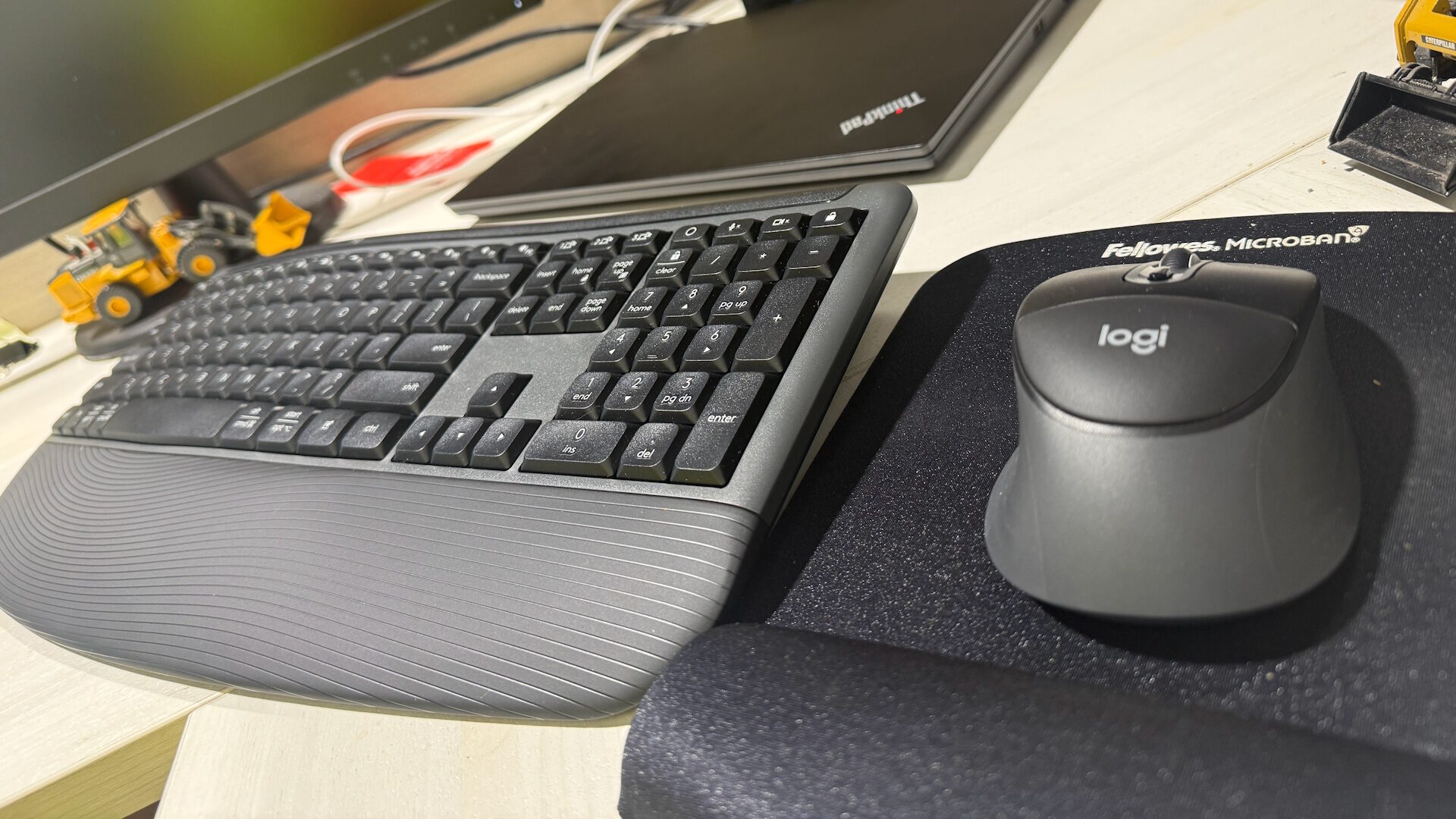 Logitech MK880 Comfort Combo Review