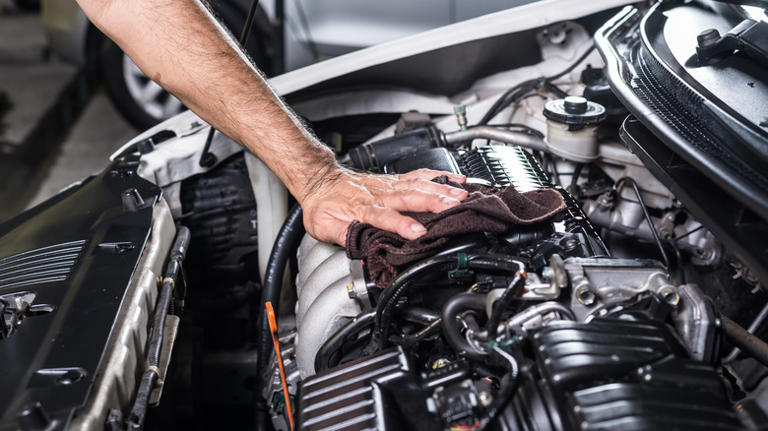 What does vinegar do to an engine?