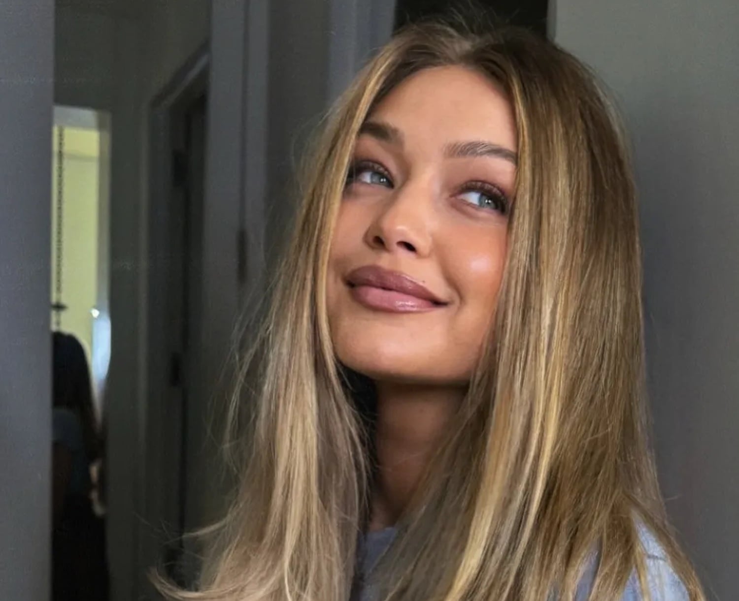 Gigi Hadid adopte les « love layers » : la coupe de cheveux ultra volumineuse qui va dominer tout l'été 2026