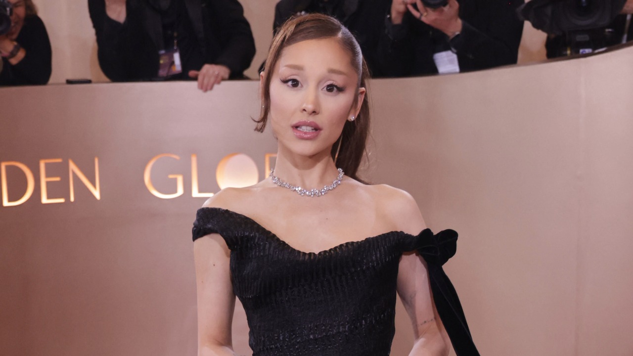 Ariana Grande debuts her shortest hairstyle yet amid her break from the ...