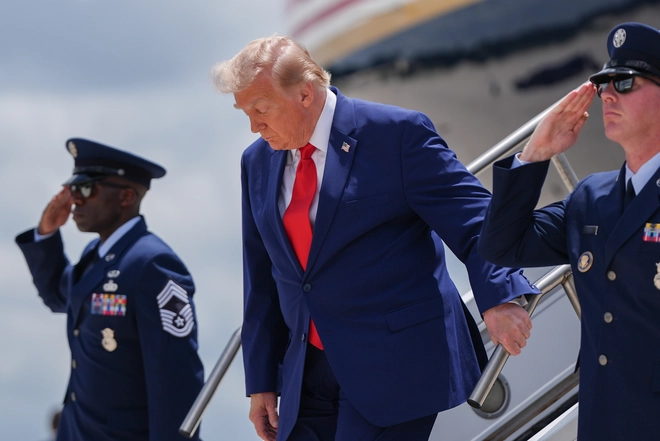 Ông Trump bất ngờ đổi chuyên cơ vì lo bị nhắm mục tiêu