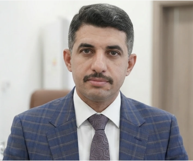 Video giới chức Iraq tìm thấy thùng tiền tham nhũng của cựu bộ trưởng dầu mỏ giấu trong bụi cây