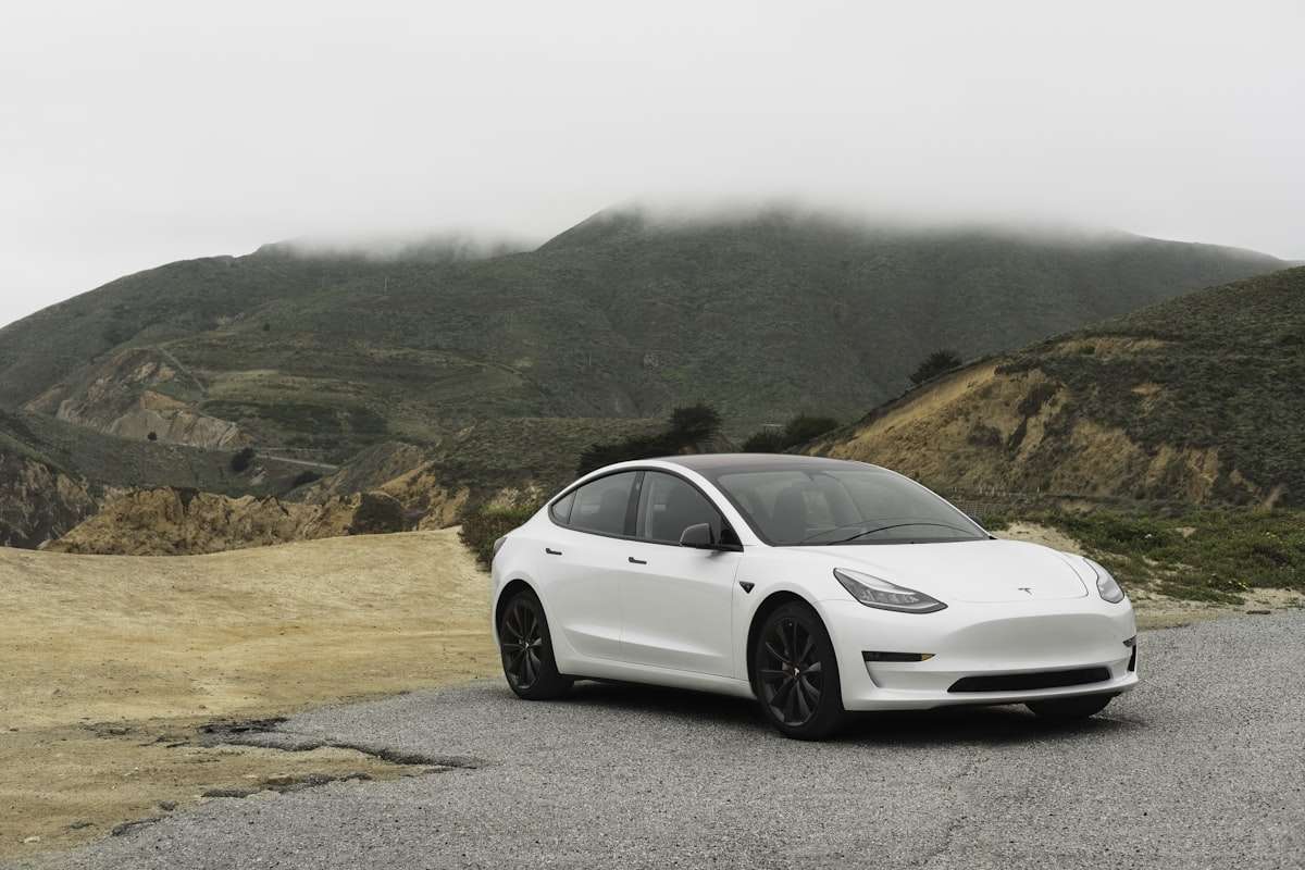 Tesla 'fixed' this suspension failure twice already. NHTSA's new files ...
