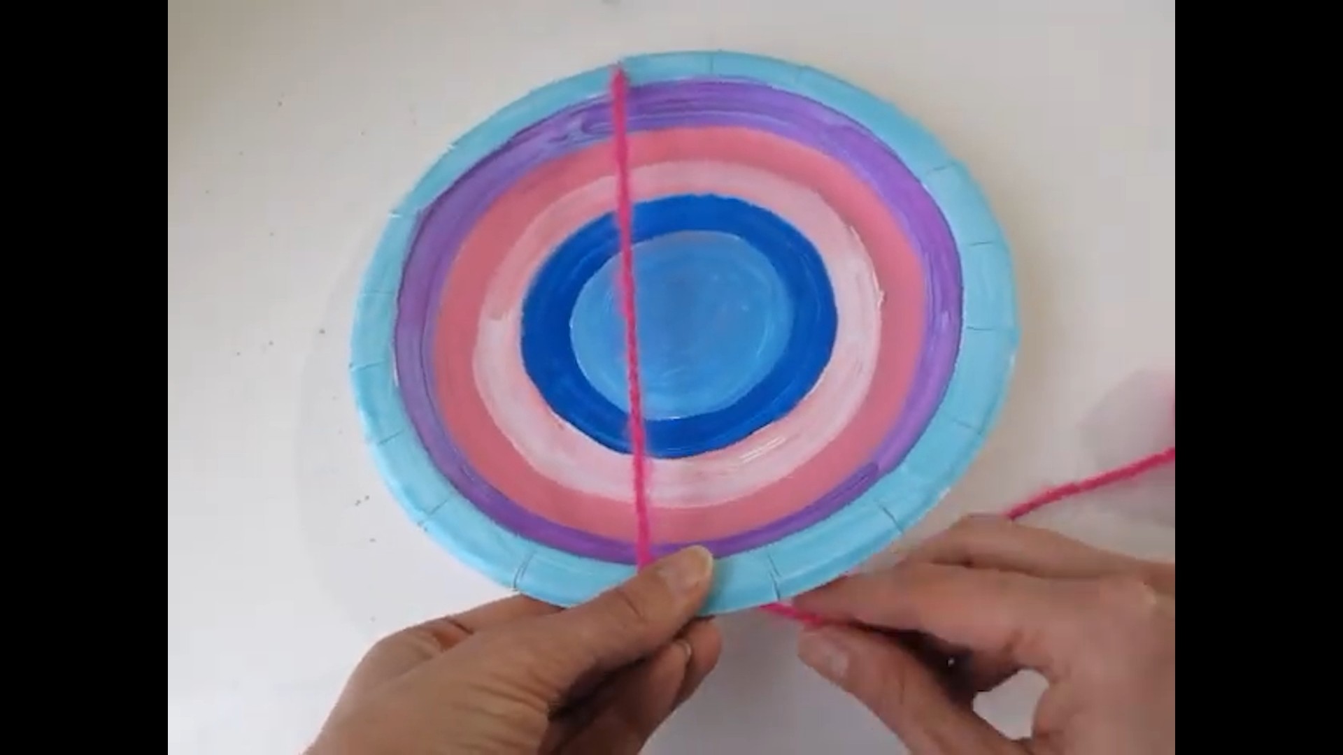 Easy circle loom weaving craft for kids