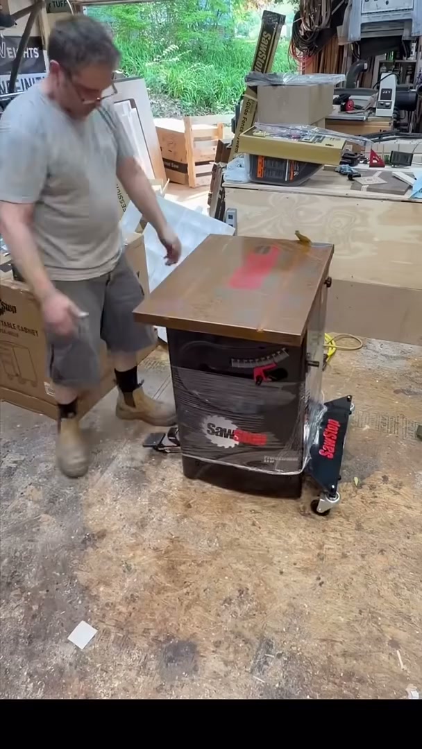 When the instructions say 2 men lift, but you’re a 1 man shop #workshop ...