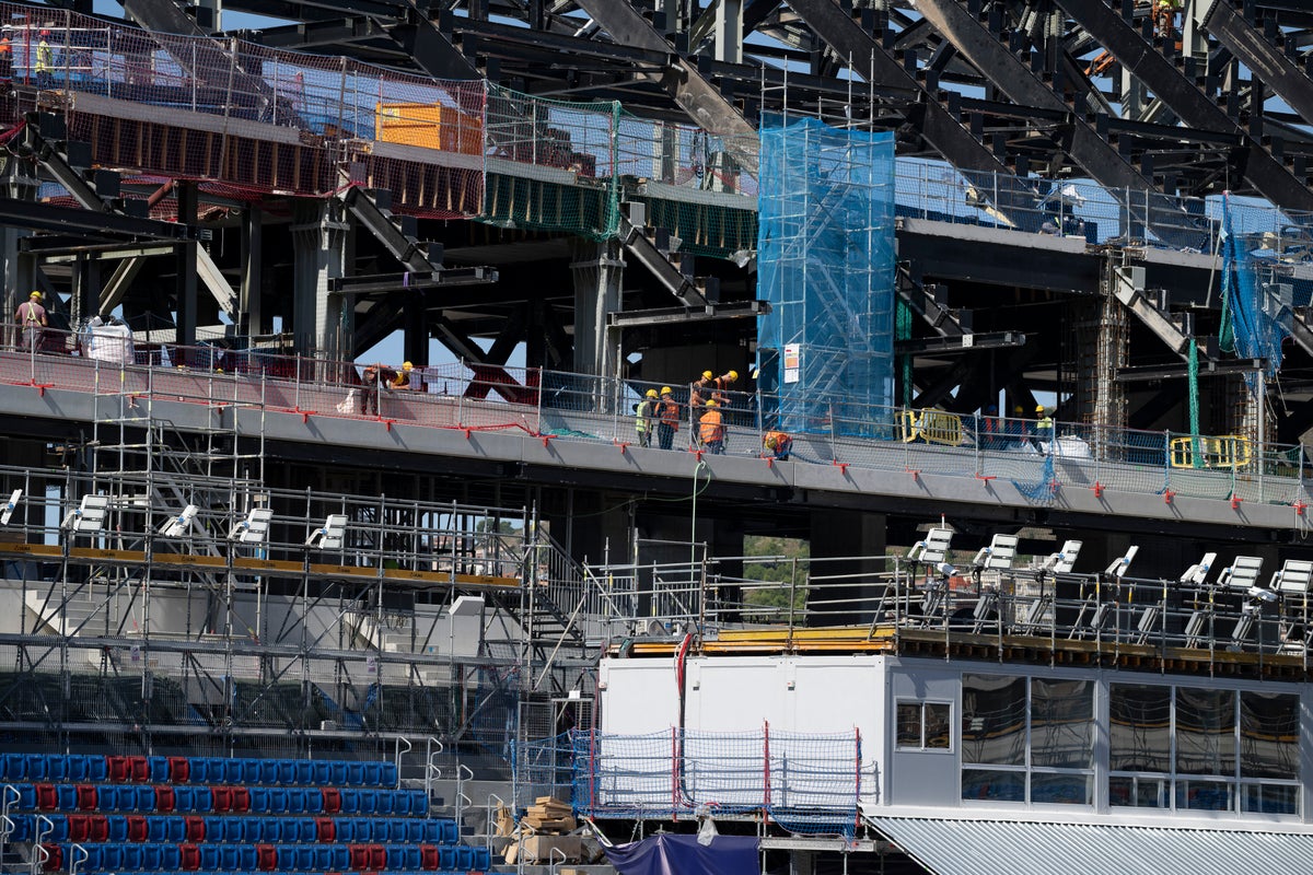 Barcelona offer support after worker dies during Camp Nou renovation