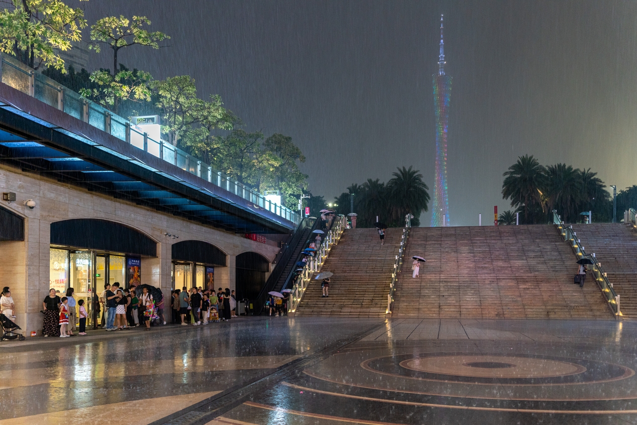 台风红霞登陆广东多地暴雨大风齐袭