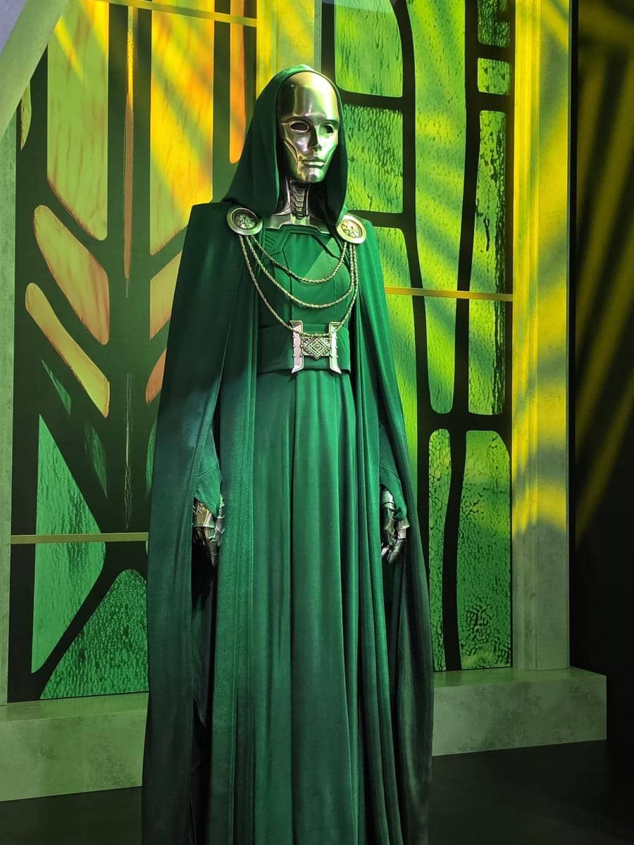 kostum Latverian Witch berwarna hijau yang dipamerkan di San Diego Comic-Con